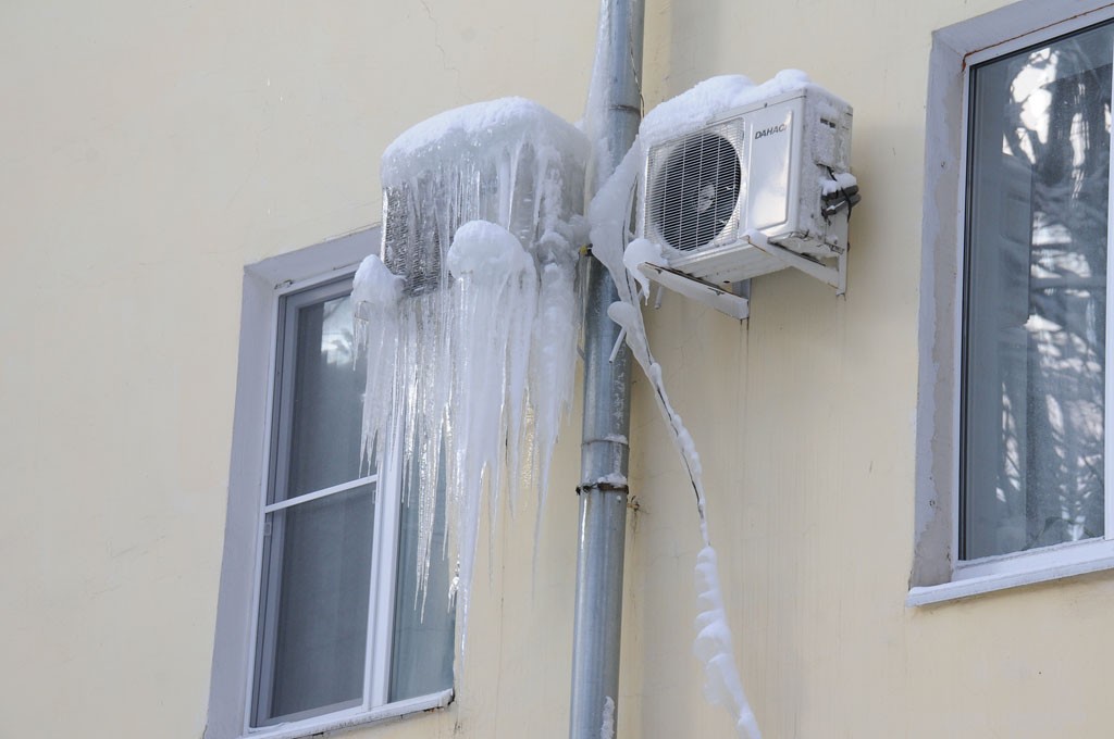 Можно ли включать кондиционер в режим обогрева при наружной температуре -15°С?